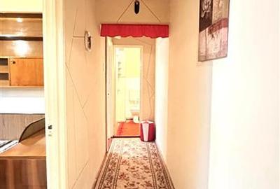 Apartament cu 3 camere decomandat în Astra