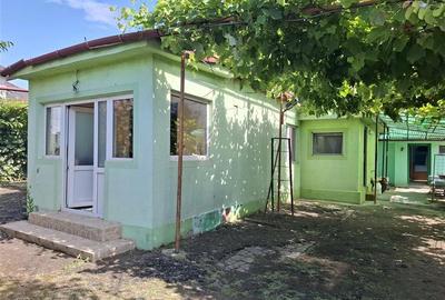 Casă individuală cu 5 camere în Golești