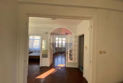 Apartament cu 3 camere in Centru Vechi - 1