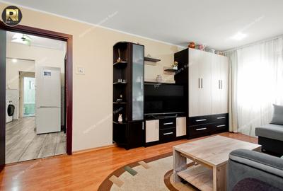 Apartament cu 3 camere decomandat în Micro 16