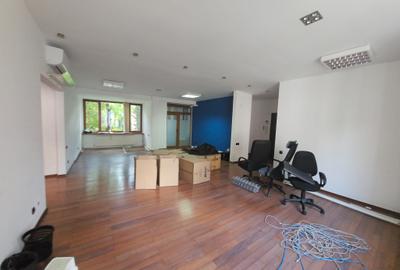 Apartament cu 4 camere semidecomandat în Dorobanți