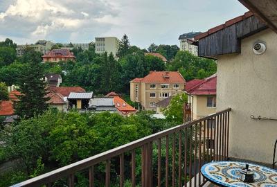 Apartament cu 3 camere semidecomandat, mobilat în Central