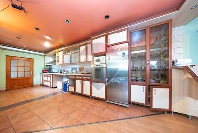 Casă individuala spatioasa cu 8 camere si teren 610 mp centru BOD - 10