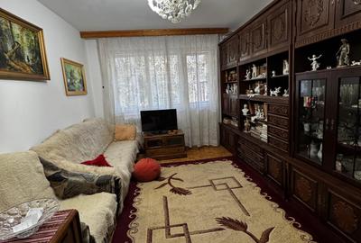 Apartament cu 3 camere decomandat în Tătărași