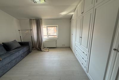 Apartament cu 3 camere decomandat, mobilat în Dâmbovița
