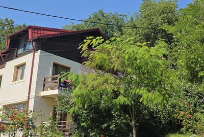 Casă individuală cu 4 camere în Central