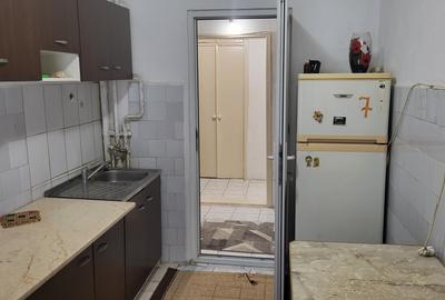 De inchiriat apartament 2 camere, situat etaj 1 in bloc mic, zona Hotel Vrancea. - 10
