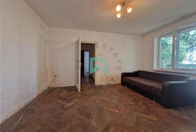 Apartament cu 3 camere semidecomandat în Tractorul