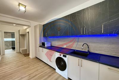 Apartament cu 3 camere semidecomandat, mobilat în 1 Mai