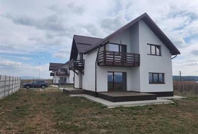 Casă individuală cu 4 camere în Bod