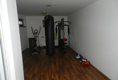 Casa de vanzare, 6 camere, teren 900 mp, Europa - 19