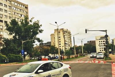 Apartament cu 2 camere semidecomandat, mobilat în Podu Roș