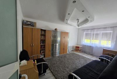 Apartament cu 2 camere decomandat, mobilat în Anda