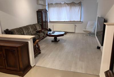 Apartament cu 3 camere decomandat, mobilat în Calea Victoriei
