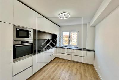 Apartament cu 3 camere decomandat în Exterior Vest