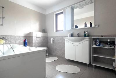 Duplex cu piscina- 4 camere si 2 bai - zona foarte buna- Mosnita Noua - 13