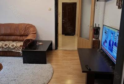 Apartament cu 3 camere semidecomandat, mobilat în P-ța Reșița
