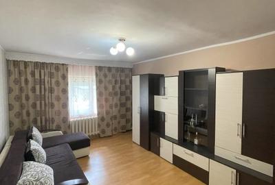 Apartament cu 3 camere decomandat, mobilat în Hotvon