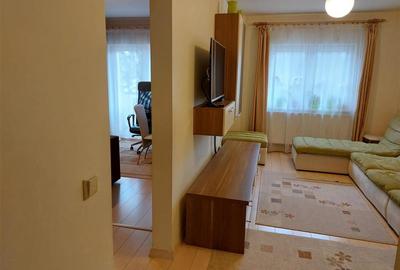 Apartament cu 4 camere semidecomandat, mobilat în Plopilor