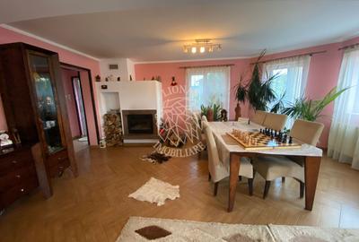Casa 210 mp-garaj-curte amenajata-panouri solare-Ghinda - 1