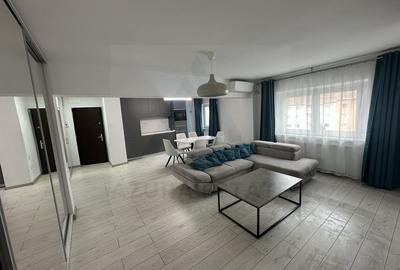 Apartament cu 4 camere decomandat, mobilat în Central
