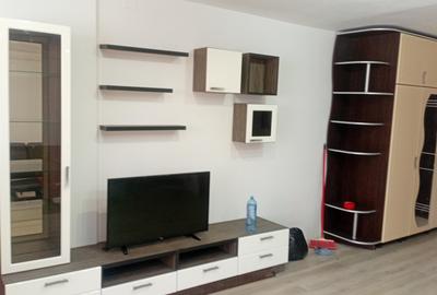 Apartament cu 3 camere semidecomandat, mobilat în UTA