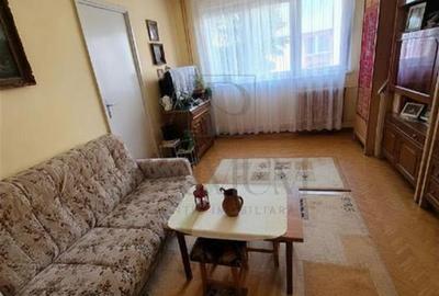 Apartament cu 3 camere semidecomandat în Dacia