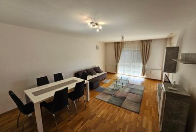 Apartament cu 3 camere semidecomandat, mobilat în Central