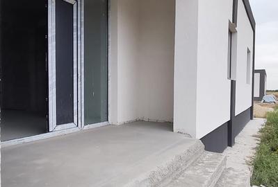 FARA COMISION Sabareni casa mare 3 camere 2 bai beci PARTER placa la cheie 500mp - 9