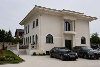 Casă individuală cu 9 camere în Sisești