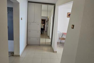 Apartament spatios cu trei camere - 10