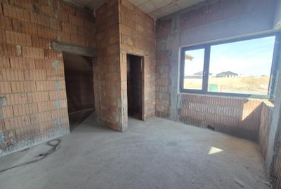 CASĂ LA SOL 143 mp utili 4 camere, 620 mp teren Via Carmina Comision 0 - 4