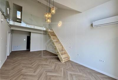 Penthouse cu 3 camere semidecomandat în Exterior Vest