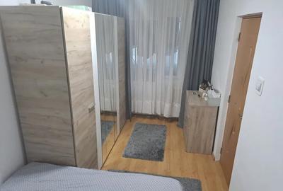 Apartament cu 3 camere, etaj 1/4, zona Alexandru Cel Bun - 2