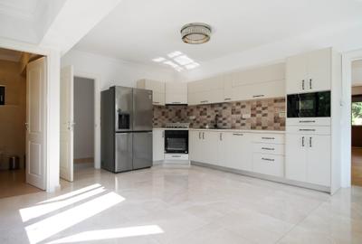 Pipera : Vila individuala renovata total, cu un teren de 1000 mp ! - 10