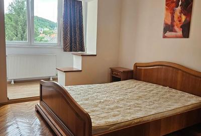 Apartament cu 2 camere decomandat în Dealul Cetății