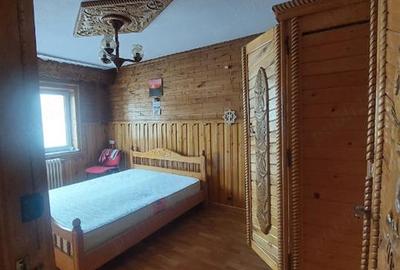 Apartament cu 3 camere decomandat în Tractorul