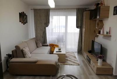 Apartament cu 2 camere decomandat în Tractorul