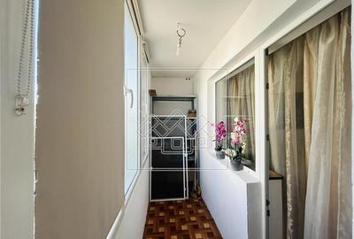 Ap spatios, 3 camere, 2 balcoane, loc de parcare , etaj 1 - Turnisor - 14