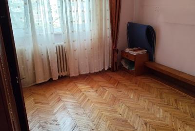 Vand apartament 3 Camere, Decomandate, Baie cu geam, 64m2 , Mazepa - 12