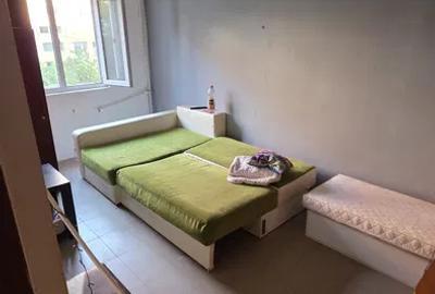 Apartament cu 3 camere semidecomandat, mobilat în Km 4-5