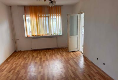 Apartament 2 camere 54 mp, decomandat, et. 3 - 4