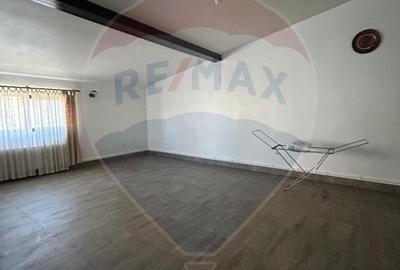 Restaurant + camere de cazare - 4