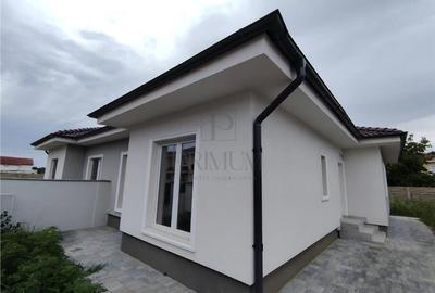 Duplex pe plan - canalizare - 4 camere - 1