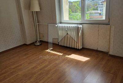 Apartament cu 3 camere decomandat în Sălaj