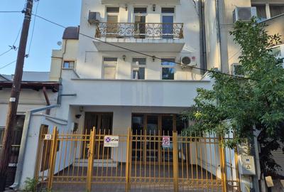 Casă individuală cu 9 camere în Dorobanți