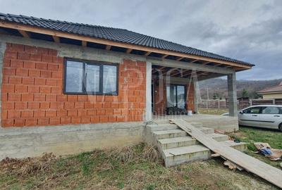 Casa 4 camere de vanzare in Fughiu - 4