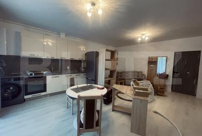 Apartament cu 2 camere semidecomandat, mobilat în Florești