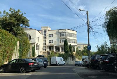 Clădire emblematică de vânzare în Piatra Neamț – fost sediu de firmă - 7