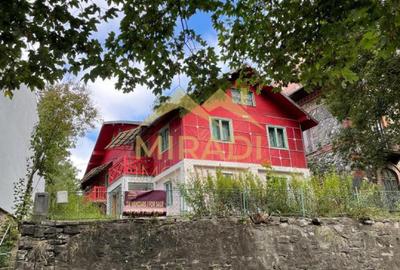 Casă individuală cu 7 camere în Central